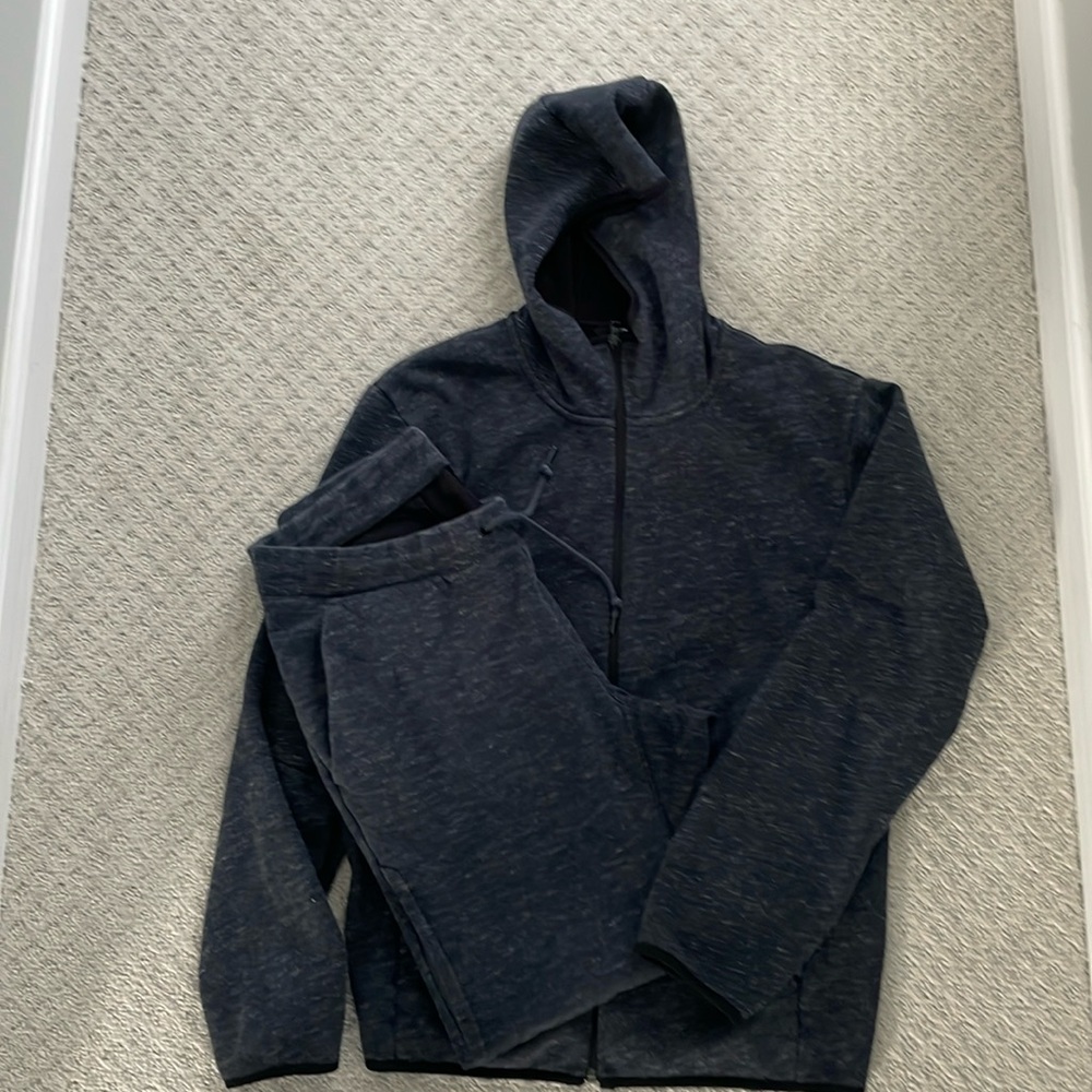 Uniqlo men’s jogger set. Size large.